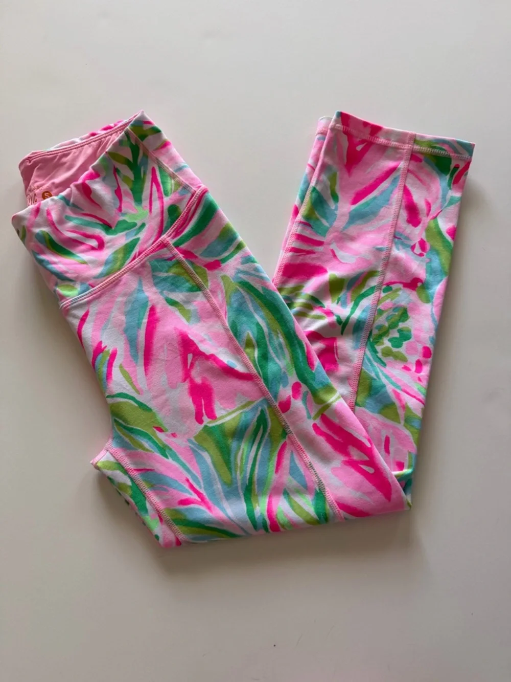 Lilly Pulitzer Luxletic Weekender Crop
Leggings Tiki Pink Royal Lime Size S - Picture 3 of 4